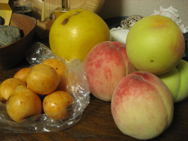 盛り物(果物、菊糖品)